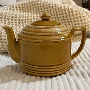MCM Drip
glaze Vintage gold/ Brown Ceramic Teapot made in Japan